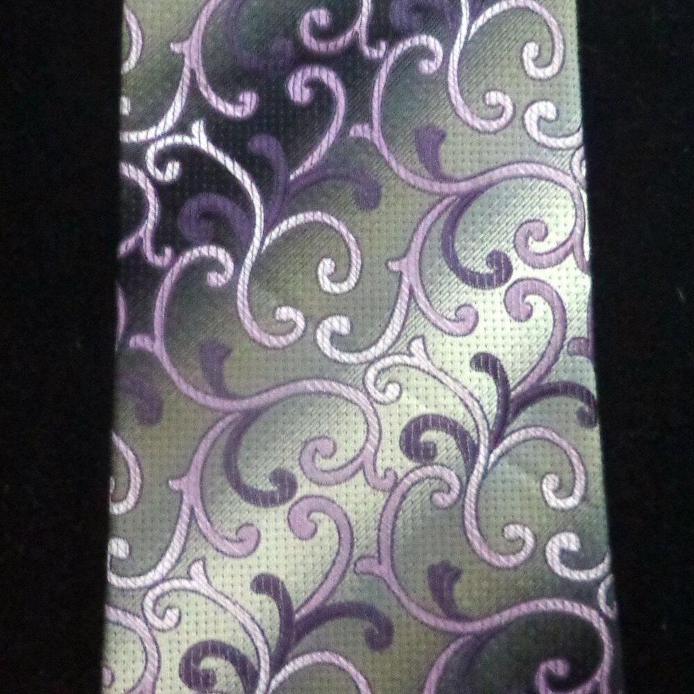 Van Heusen Silver and Purple Paisley Tie